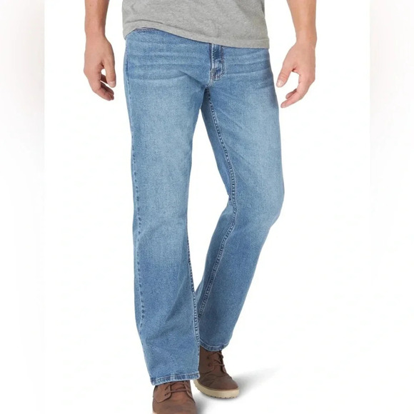 Wrangler Men's Slim Straight Fit Jean with Stretch - Picture 1 of 8